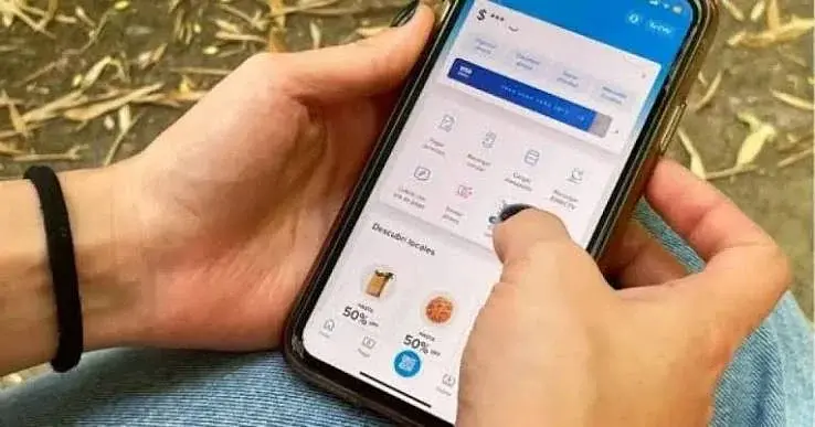 ¿Borrás la app y la deuda desaparece? La cruda realidad del crédito digital