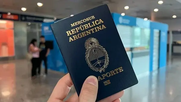 Ciudadanía argentina a USD 350.000 y campos sin tope para extranjeros: la combinación que puso al DNU 70 en la cuerda floja