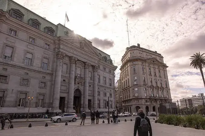 La actividad económica se frenó con fuerza: qué explica la caída de 2,9% y qué esperan los analistas